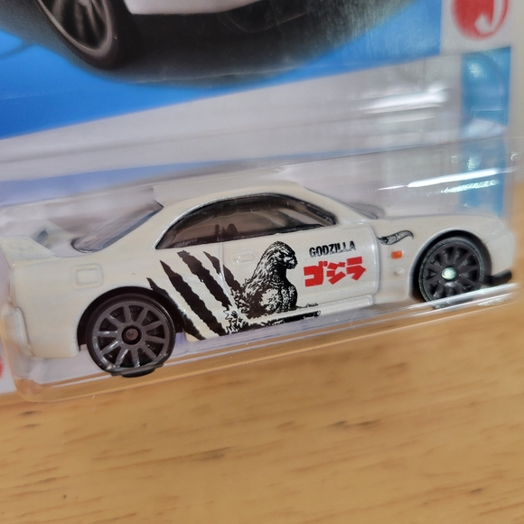 Nissan Skyline GT-R Hot Wheels Godzilla Die-cast B - Picture 7 of 8